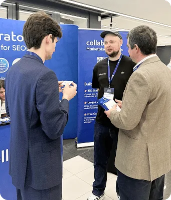 Représentant de Collaborator échangeant avec un participant au SERP Conf. Sofia 2026.