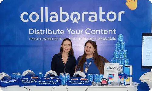 Membres de l’équipe Collaborator réunis sur le stand de l’entreprise lors du SEO Mastery Summit 2025.