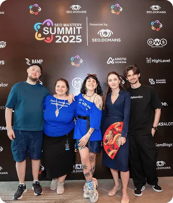 Membres de l’équipe Collaborator posant ensemble au SEO Mastery Summit 2025.